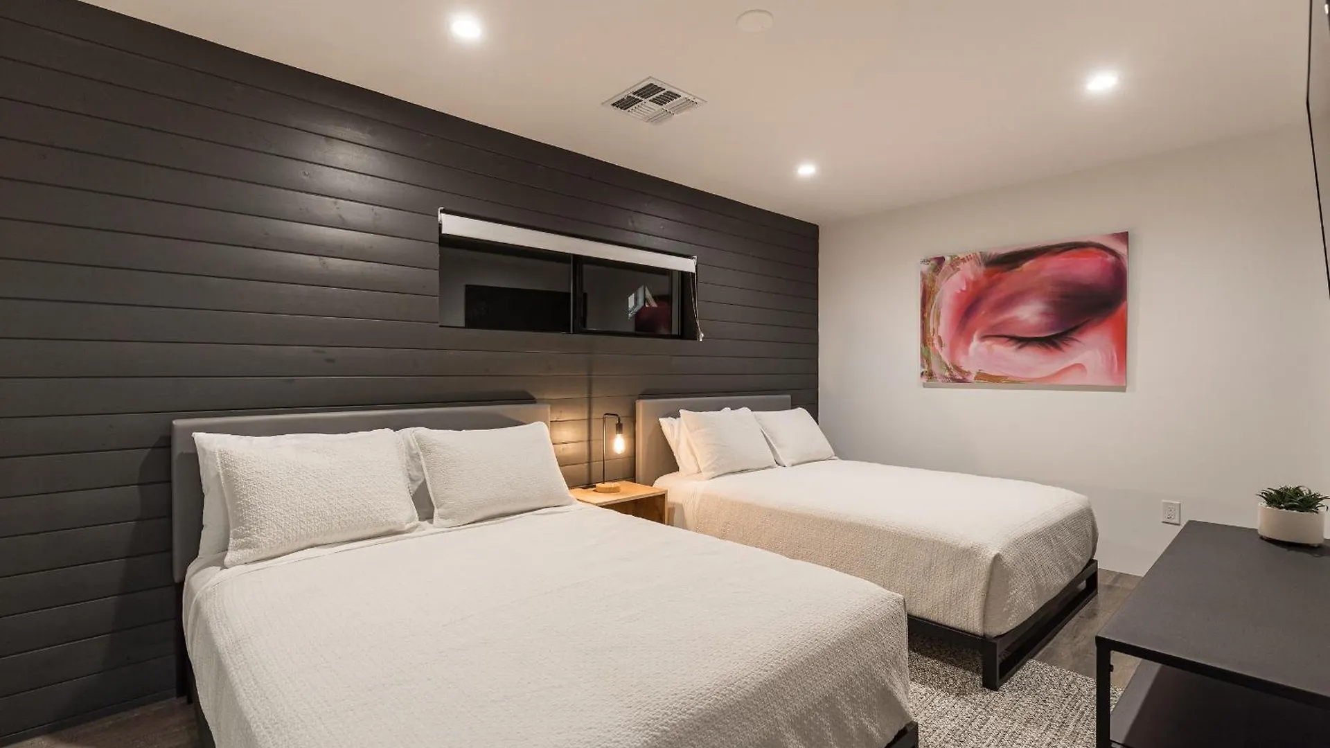 פיניקס Luxury Micro-Resort, Theater, Sauna, Heated Pool ארצות הברית