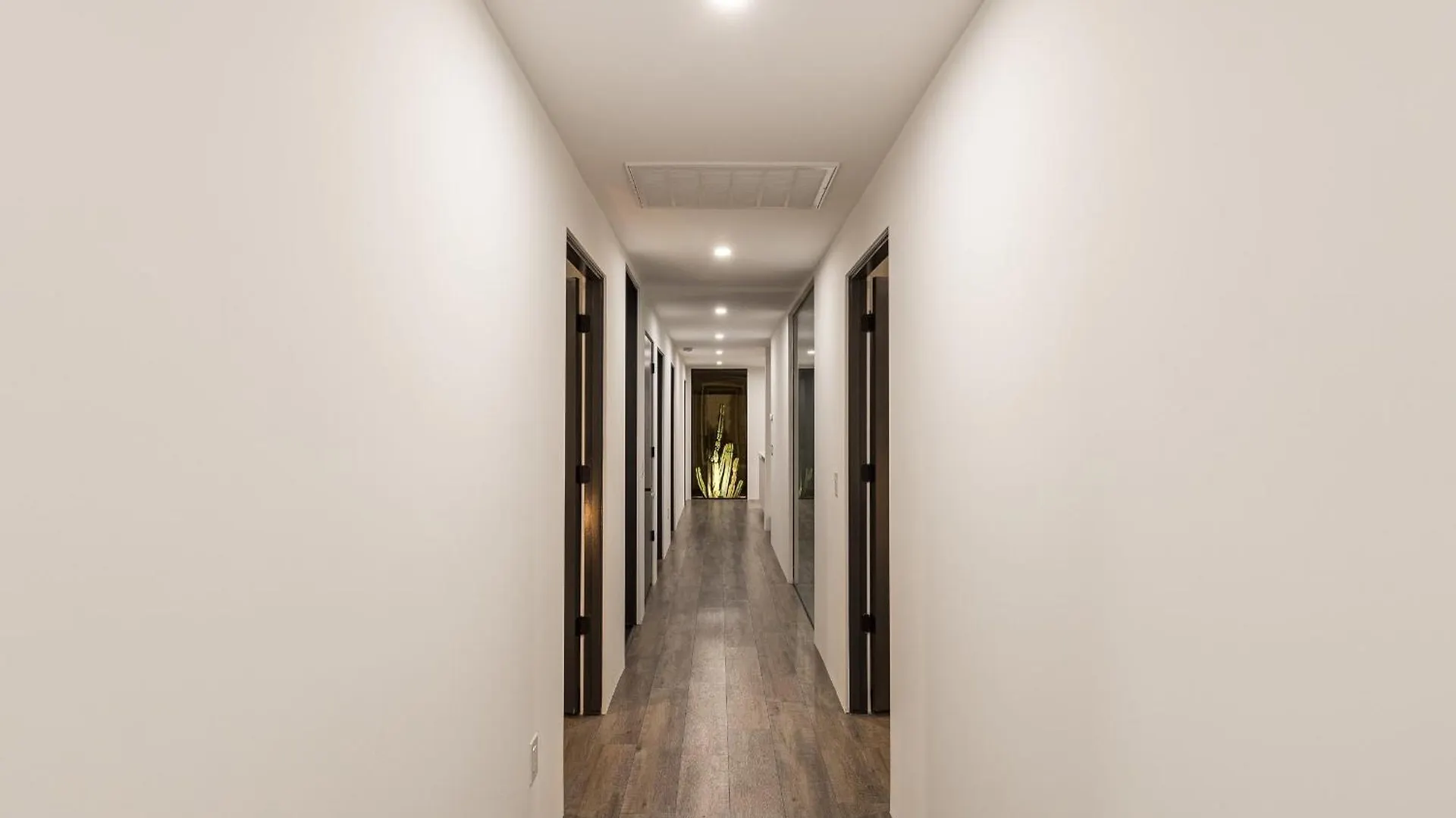 פיניקס Luxury Micro-Resort, Theater, Sauna, Heated Pool 0*,  ארצות הברית