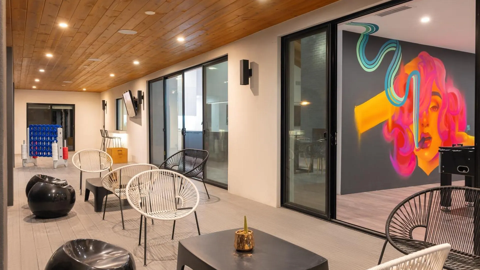בית נופש פיניקס Luxury Micro-Resort, Theater, Sauna, Heated Pool