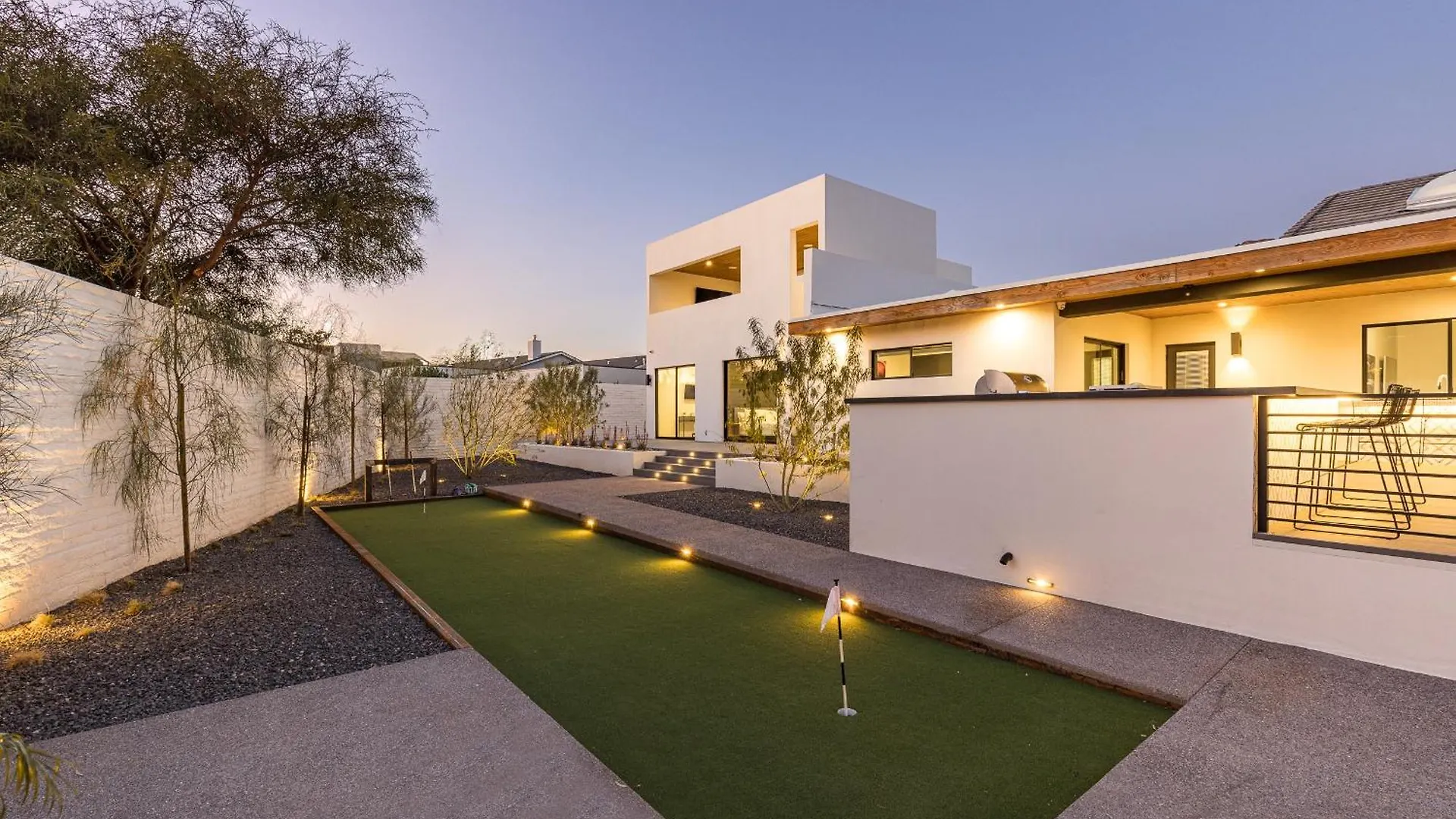 פיניקס Luxury Micro-Resort, Theater, Sauna, Heated Pool 0*,  ארצות הברית
