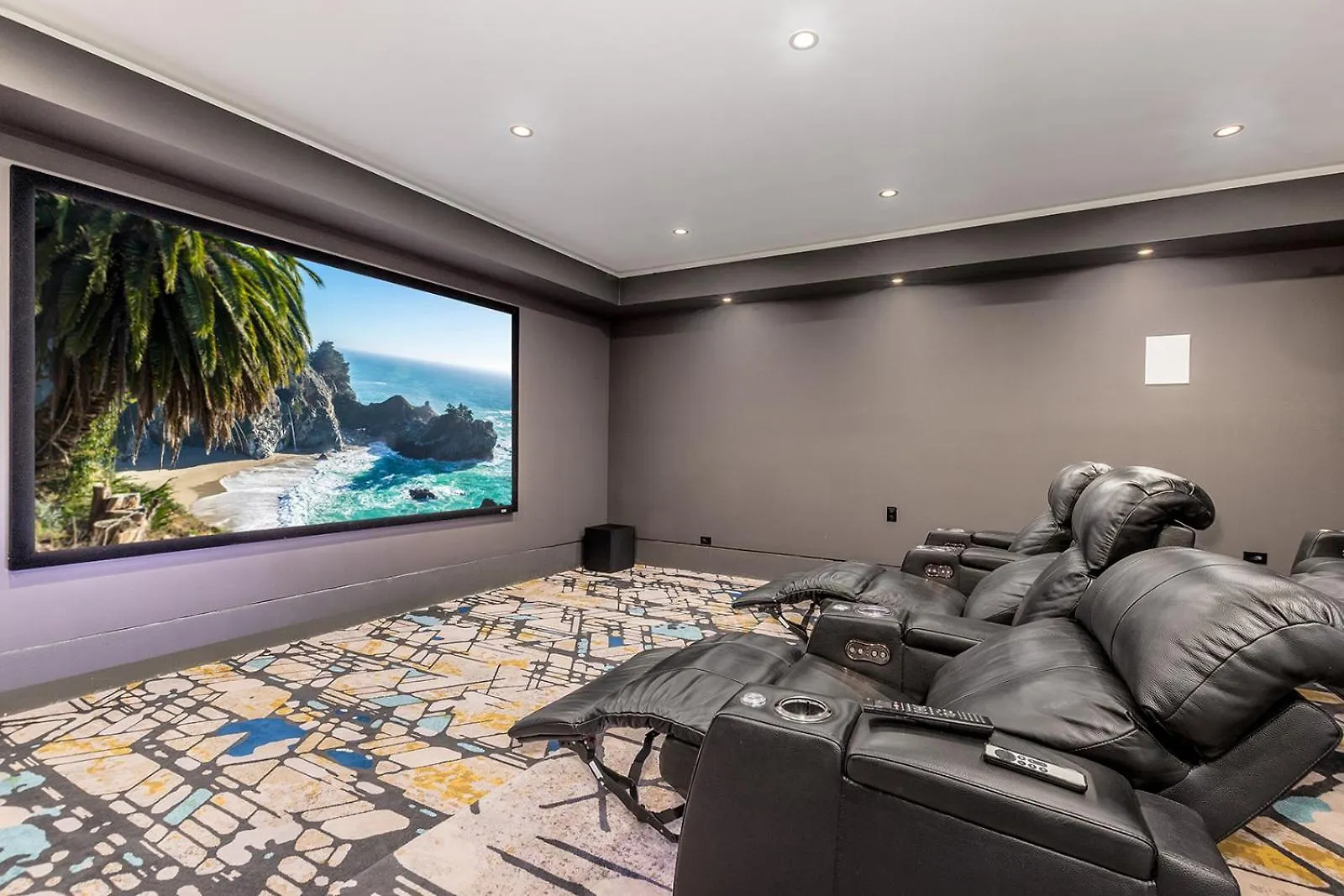 פיניקס Luxury Micro-Resort, Theater, Sauna, Heated Pool 0*,  ארצות הברית